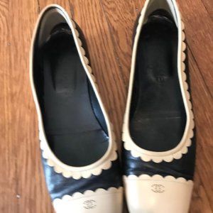 Chanel Black/Tan flats